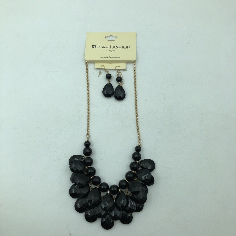 Riah Fashion Chunky Beaded Necklace Dangle Earrings Set Black